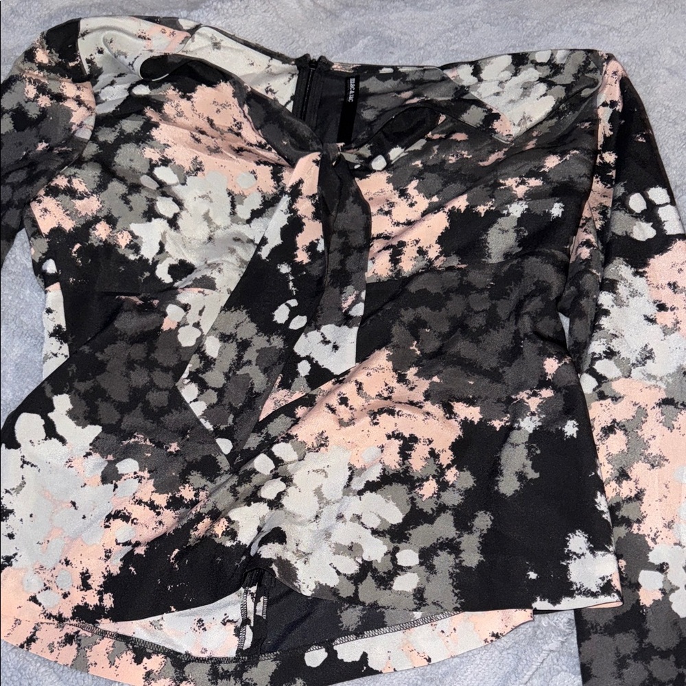 071 Stylish Women's blouse paint splatter pattern